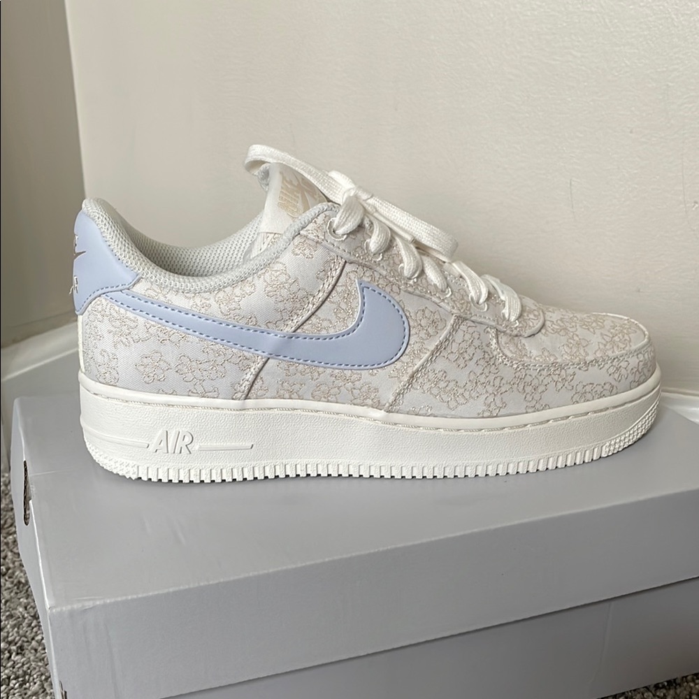 Nike Women's Sneakers - White and Light Blue